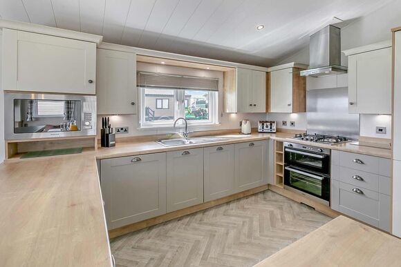 Deluxe 3 Bed, slps 6, parking, ensuite, deck & SV P, Deluxe 3 Bed Lodge, Sleeps 6. With parking, ensuite, deck & sea view - Sea Acres, Kennack Sands, The Lizard