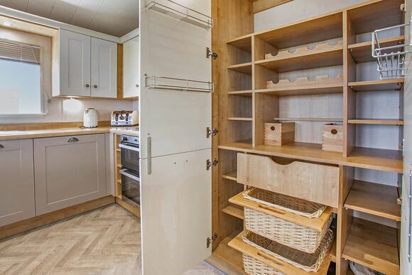 Deluxe 3 Bed, slps 6, parking, ensuite, deck & SV P, Deluxe 3 Bed Lodge, Sleeps 6. With parking, ensuite, deck & sea view - Sea Acres, Kennack Sands, The Lizard