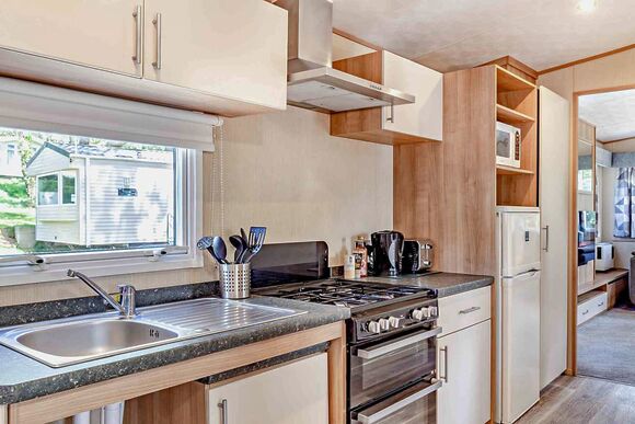 Silver Accessible with parking & decking - Sea Acres, Kennack Sands, The Lizard