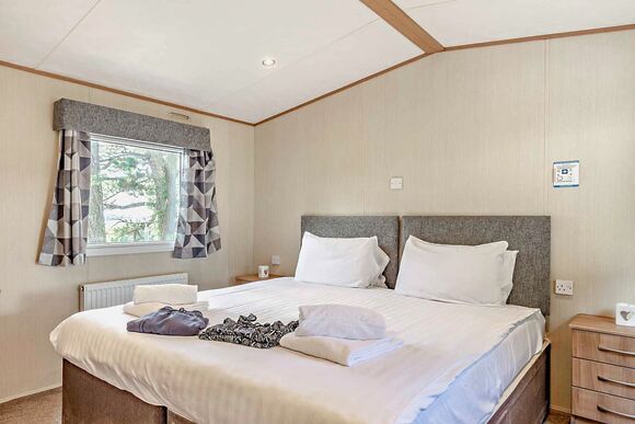 Silver Accessible with parking & decking - Sea Acres, Kennack Sands, The Lizard