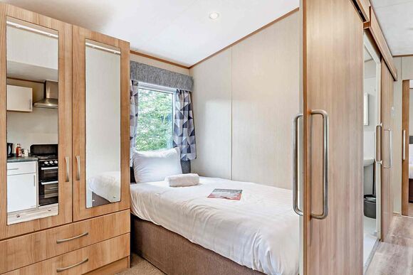 Silver Accessible with parking & decking - Sea Acres, Kennack Sands, The Lizard