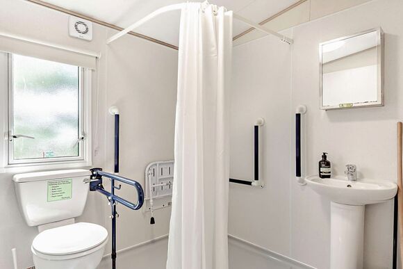Silver Accessible with parking & decking - Sea Acres, Kennack Sands, The Lizard