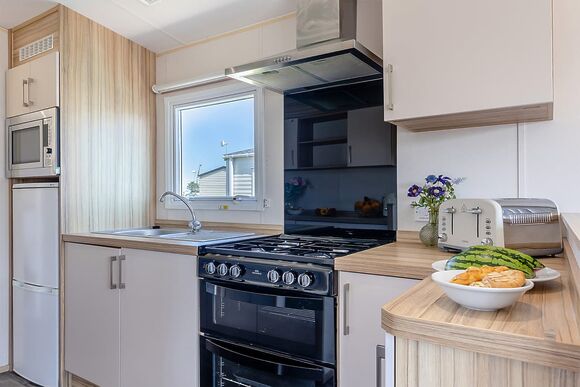 Bronze 1 Bedroom Caravan, Sleeps 3 - Sea Acres, Kennack Sands, The Lizard