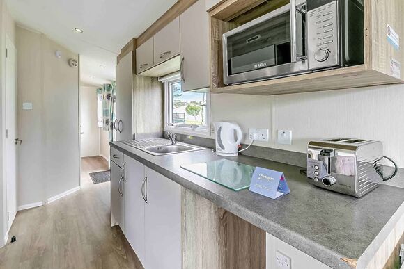 Bronze 2 Bedroom Caravan, Sleeps 6, Bronze 2 Bedroom Caravan, Sleeps 6. With parking - Sea Acres, Kennack Sands, The Lizard