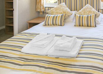 Platinum Cabin with Hot Tub - Searles Leisure Resort, Hunstanton