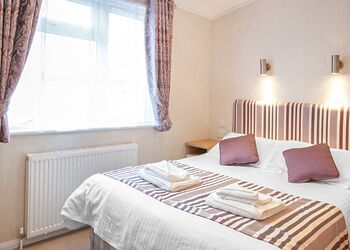 Platinum Cabin with Hot Tub - Searles Leisure Resort, Hunstanton