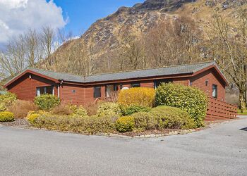 4 bed Hot Tub Cottage (Pet) - Stratheck Holiday Park, Dunoon