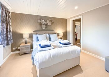 4 bed Hot Tub Cottage (Pet) - Stratheck Holiday Park, Dunoon