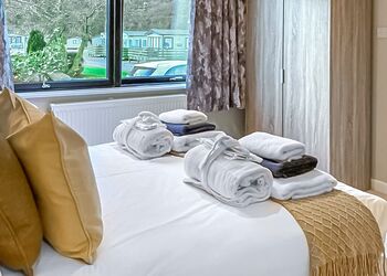 4 bed Hot Tub Cottage (Pet) - Stratheck Holiday Park, Dunoon