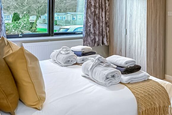 4 bed Hot Tub Cottage (Pet) - Stratheck Holiday Park, Dunoon