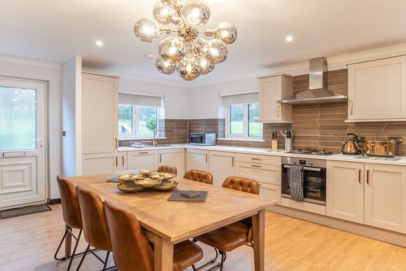 2 bed Hot Tub Cottage (Pet) - Stratheck Holiday Park, Dunoon