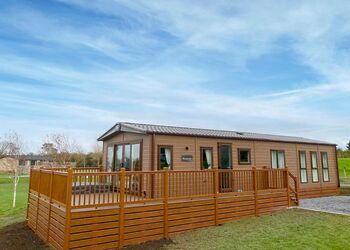 Shalom Lodge - Seven Springs, Llanon