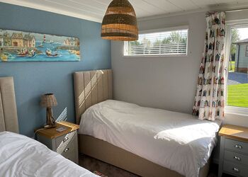 Manasota Lodge - Seven Springs, Llanon