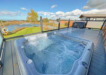 Kingfisher Lodge - Seven Springs, Llanon