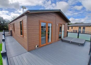 Kingfisher Lodge - Seven Springs, Llanon