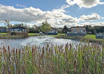 Kingfisher Lodge - Seven Springs, Llanon