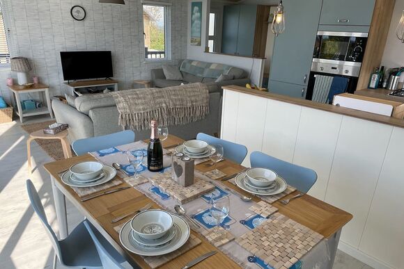 Manasota Lodge - Seven Springs, Llanon