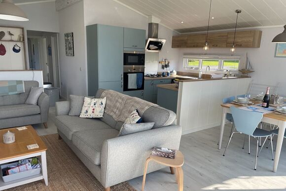 Manasota Lodge - Seven Springs, Llanon