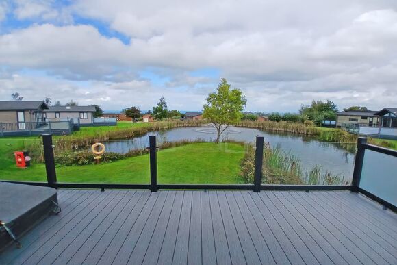 Kingfisher Lodge - Seven Springs, Llanon