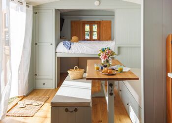 Coastal Hideaway Shepherds Hut - Sun Haven Holiday Park, Mawgan Porth, Nr Newquay