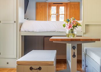 Coastal Hideaway Shepherds Hut - Sun Haven Holiday Park, Mawgan Porth, Nr Newquay