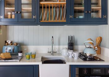 Coastal Hideaway Shepherds Hut - Sun Haven Holiday Park, Mawgan Porth, Nr Newquay