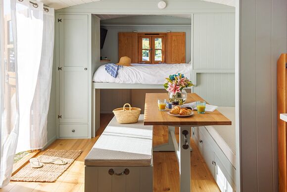 Coastal Hideaway Shepherds Hut - Sun Haven Holiday Park, Mawgan Porth, Nr Newquay
