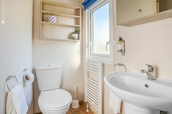 Superior 3 Bed (Pet) - Sun Haven Holiday Park, Mawgan Porth, Nr Newquay