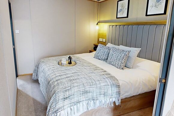 Premium Plus hot tub 2 bed holiday home slps 6 Pet - Sun Haven Holiday Park, Mawgan Porth, Nr Newquay