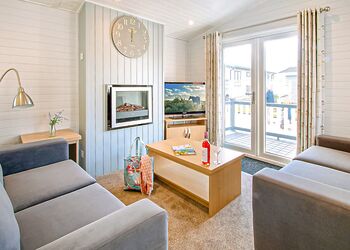 Superior Lodge Plus 4 (Pet) - Shorefield Country Park, Milford-on-Sea, Nr Lymington