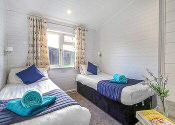 Superior Lodge Plus 4 (Pet) - Shorefield Country Park, Milford-on-Sea, Nr Lymington