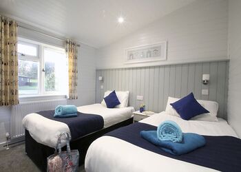 Superior Lodge Plus 4 (Pet) - Shorefield Country Park, Milford-on-Sea, Nr Lymington