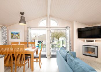 Signature 4 Plus Lodge - Shorefield Country Park, Milford-on-Sea, Nr Lymington