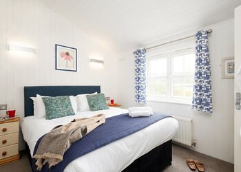 Signature 4 Plus Lodge - Shorefield Country Park, Milford-on-Sea, Nr Lymington