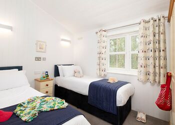 Signature 4 Plus Lodge - Shorefield Country Park, Milford-on-Sea, Nr Lymington