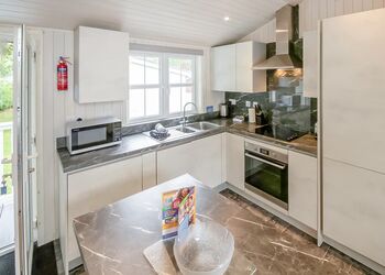 Signature 2 Plus Lodge - Shorefield Country Park, Milford-on-Sea, Nr Lymington