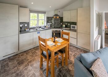 Signature Lodge 1 - Shorefield Country Park, Milford-on-Sea, Nr Lymington