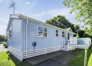 Signature Lodge 2 - Shorefield Country Park, Milford-on-Sea, Nr Lymington