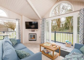 Signature Lodge 3 - Shorefield Country Park, Milford-on-Sea, Nr Lymington
