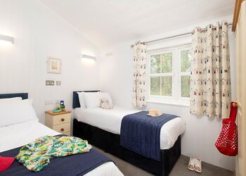 Signature Lodge 3 - Shorefield Country Park, Milford-on-Sea, Nr Lymington
