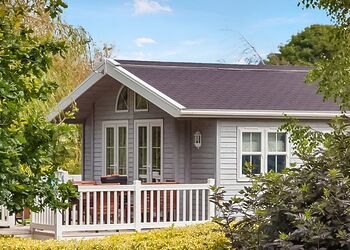 Signature Lodge 4 - Shorefield Country Park, Milford-on-Sea, Nr Lymington