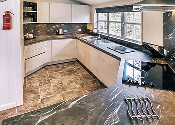 Signature Lodge 4 - Shorefield Country Park, Milford-on-Sea, Nr Lymington