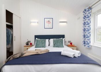 Signature Lodge 4 - Shorefield Country Park, Milford-on-Sea, Nr Lymington