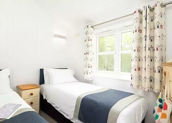 Signature Lodge 4 - Shorefield Country Park, Milford-on-Sea, Nr Lymington