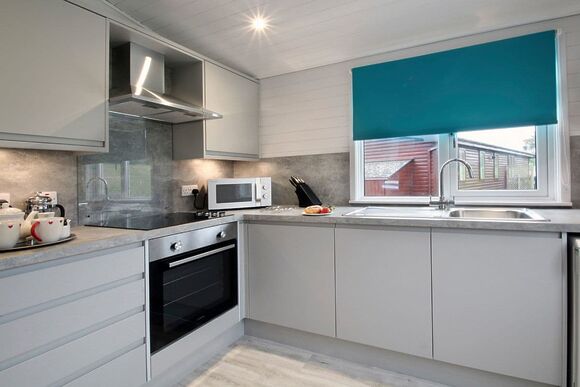 Select Lodge Plus 1 - Shorefield Country Park, Milford-on-Sea, Nr Lymington