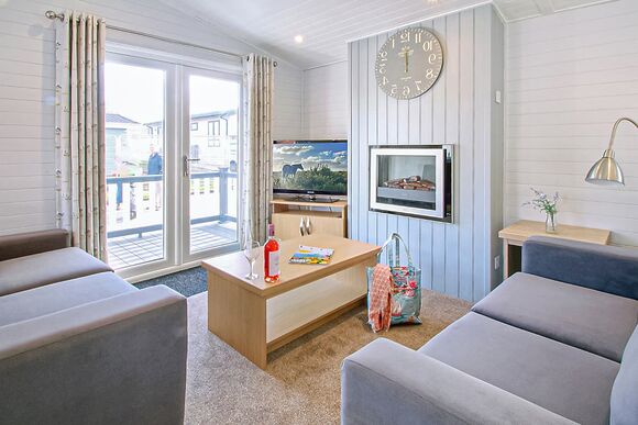 Select Lodge Plus 3 - Shorefield Country Park, Milford-on-Sea, Nr Lymington