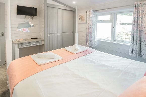 Select Lodge Plus 2 Unicorn - Shorefield Country Park, Milford-on-Sea, Nr Lymington