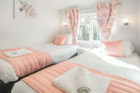 Select Lodge Plus 2 Unicorn - Shorefield Country Park, Milford-on-Sea, Nr Lymington