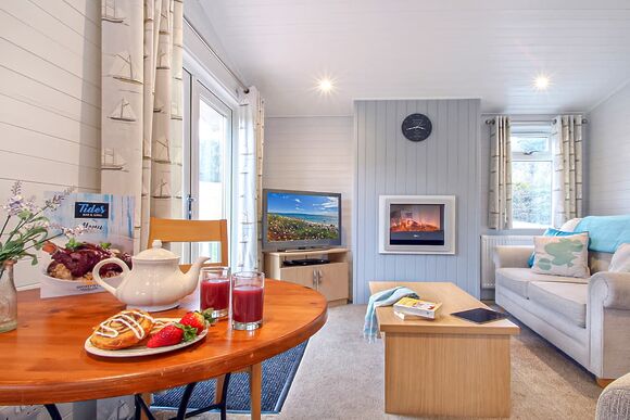 Select Lodge Plus 1 (Pet) - Shorefield Country Park, Milford-on-Sea, Nr Lymington
