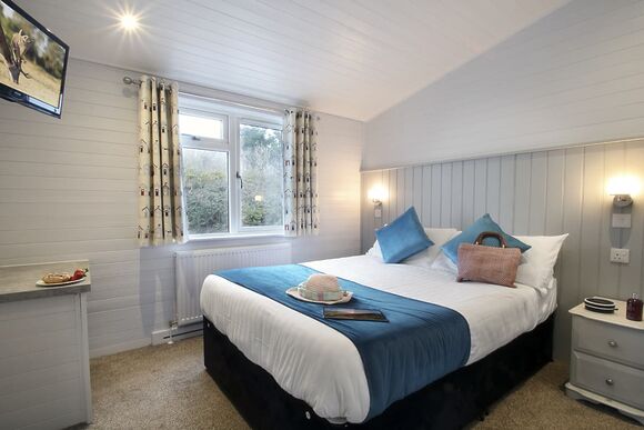 Select Lodge Plus 1 (Pet) - Shorefield Country Park, Milford-on-Sea, Nr Lymington